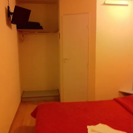 Hotel The Originals Access Aeroport, Aurillac