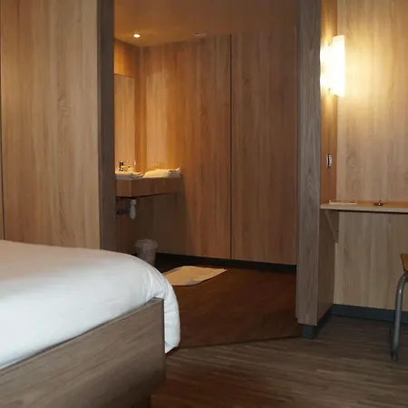 Hotel The Originals Access Aeroport, 2*
