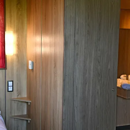 The Originals Access Aeroport, 2* Aurillac