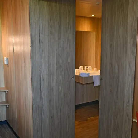 Hotel The Originals Access Aeroport, Aurillac